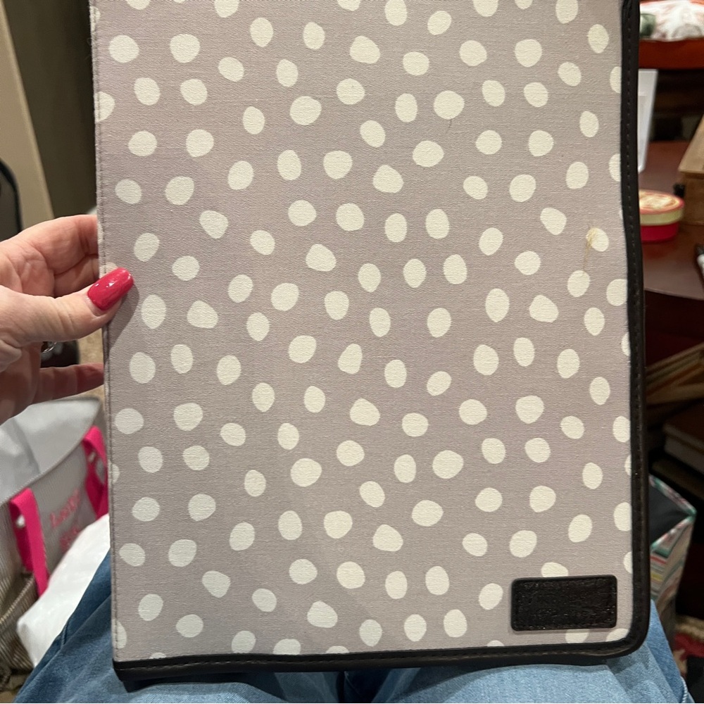 Thirty-One zippered portfolio -Polka Dot Organizer - gray/beige and white dots
